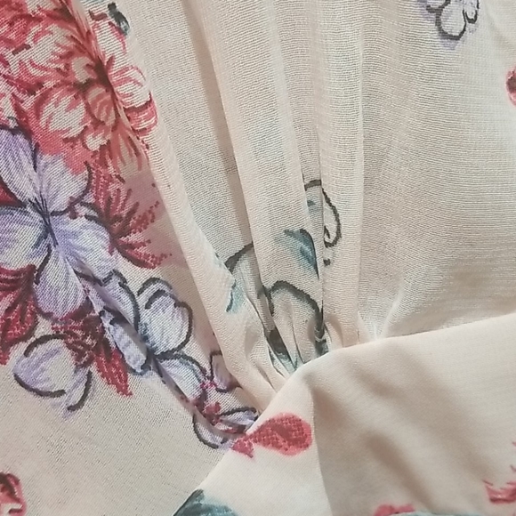 Beautiful floral sheer cover up. - Picture 5 of 5